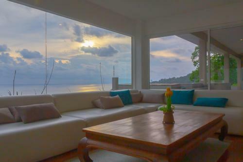 Hotel Grand Bleu Ocean View Pool Suite