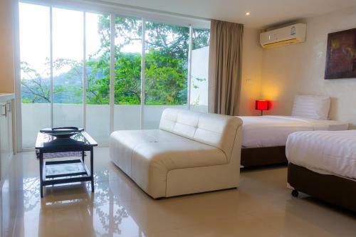Hotel Grand Bleu Ocean View Pool Suite