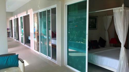 Hotel Grand Bleu Ocean View Pool Suite