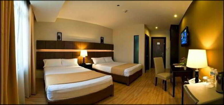 The Pinnacle Hotel And Suites