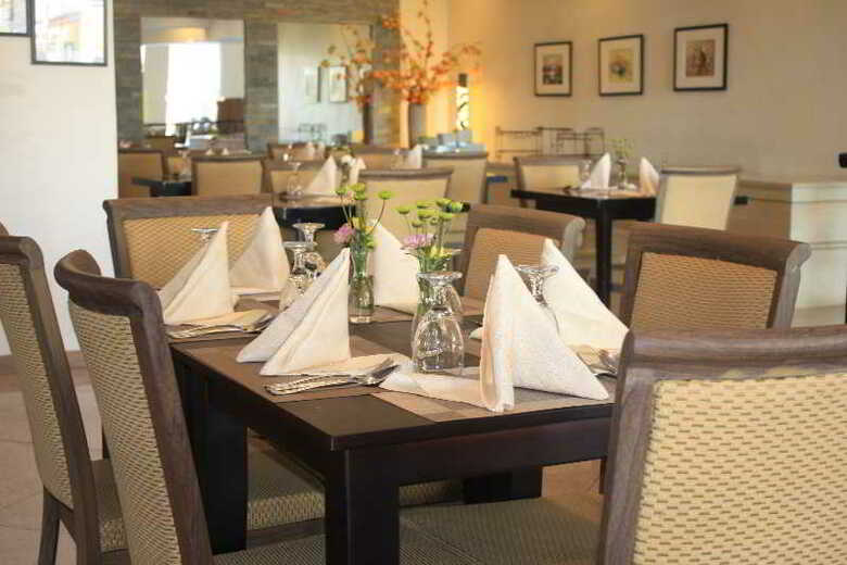 The Pinnacle Hotel And Suites