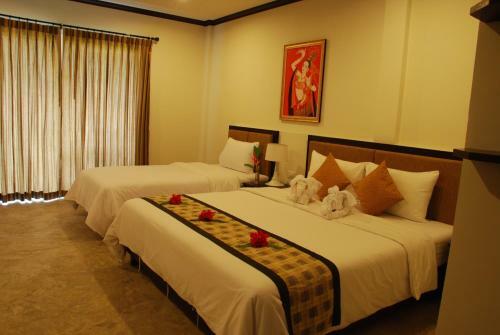 Hostal Phukamala Suite