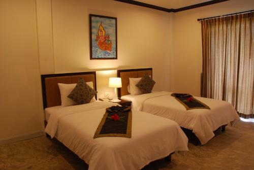 Hostal Phukamala Suite