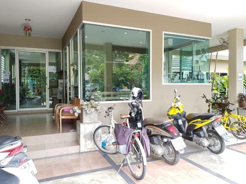 Hostal Benjamas Place