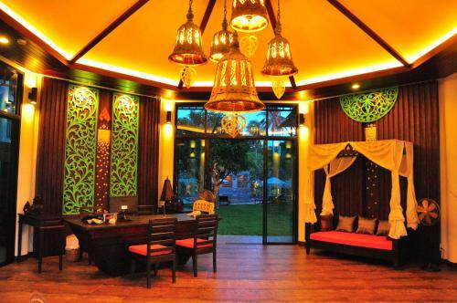 Hotel Navatara Phuket Resort
