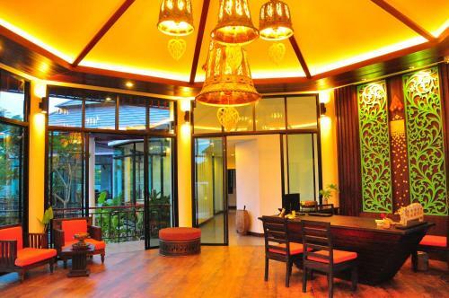 Hotel Navatara Phuket Resort