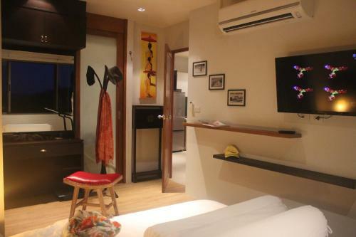Top Floor, One-bedroom Apartment