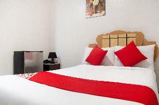Hotel Oyo 153 Monclaire Suites