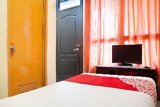 Hotel Oyo 153 Monclaire Suites