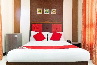 Hotel Oyo 153 Monclaire Suites