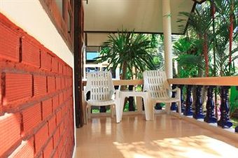 Hostal Baan Rom Mai Resort
