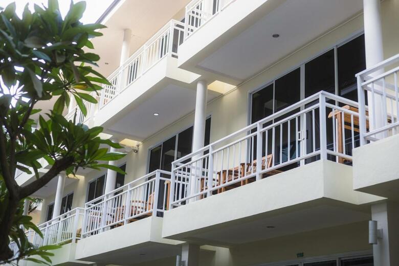 Hotel Ark Bar Beach Resort