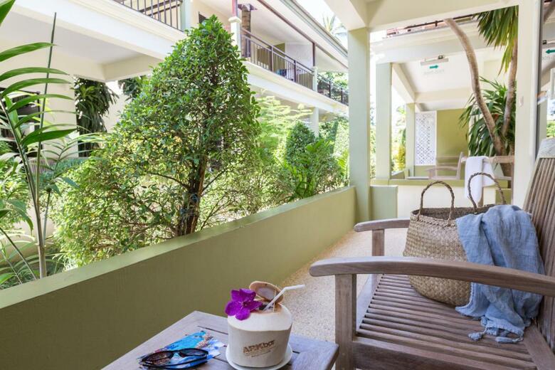 Hotel Ark Bar Beach Resort