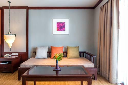 Hotel Kandaburi Resort And Spa