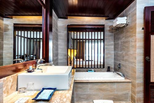 Hotel Kandaburi Resort And Spa
