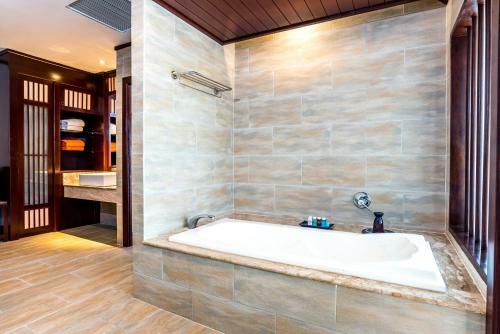 Hotel Kandaburi Resort And Spa