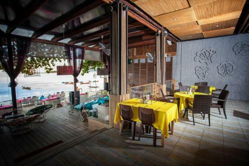 Hotel Tango Beach Resort
