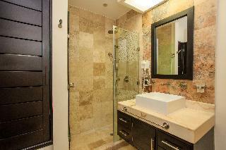 Apartamentos El Faro Residences