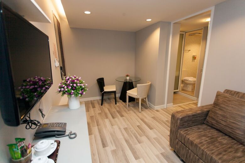Nantra Ploenchit Hotel