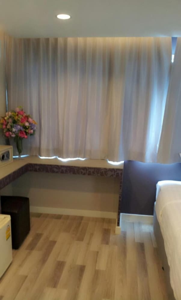 Nantra Ploenchit Hotel