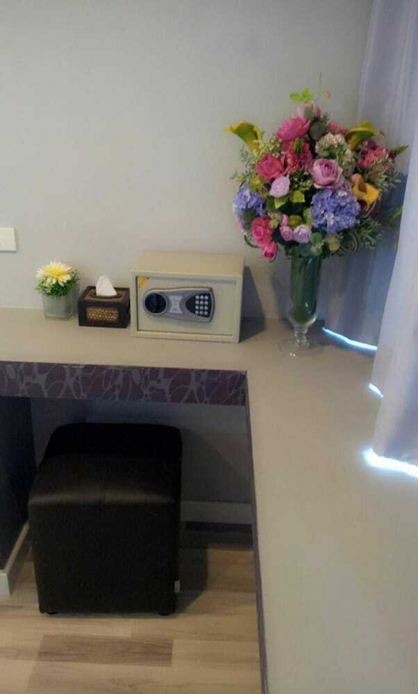 Nantra Ploenchit Hotel