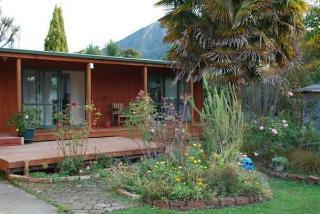 Hotel Riversong Cottages