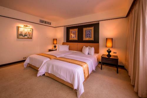 Hotel Pantip Suites