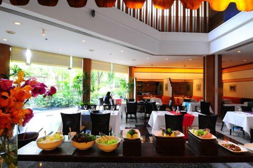 Hotel Pantip Suites