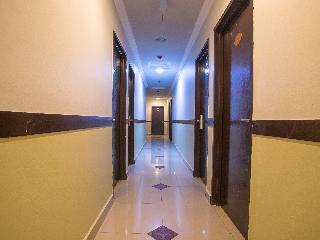 Oyo 44010 Royals Star Hotel