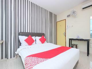 Oyo 89493 Q Hotel