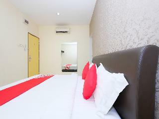 Oyo 89493 Q Hotel