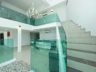 Oyo 44043 First Garden Hotel