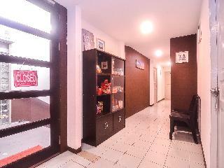 Oyo 89465 Golden Lounge