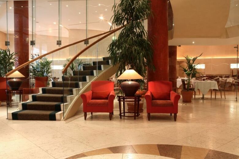 Hotel Middle Eight