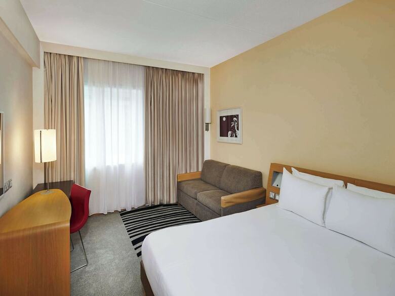 Hotel Novotel London West