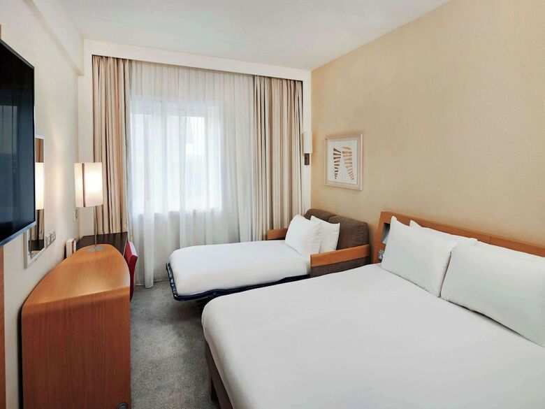 Hotel Novotel London West