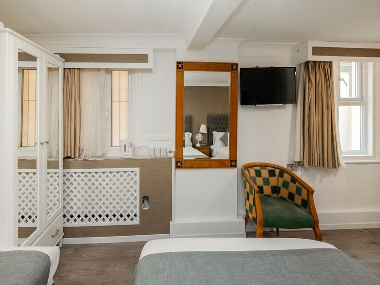 Hotel Huttons