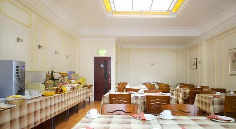 Hotel Astor Court