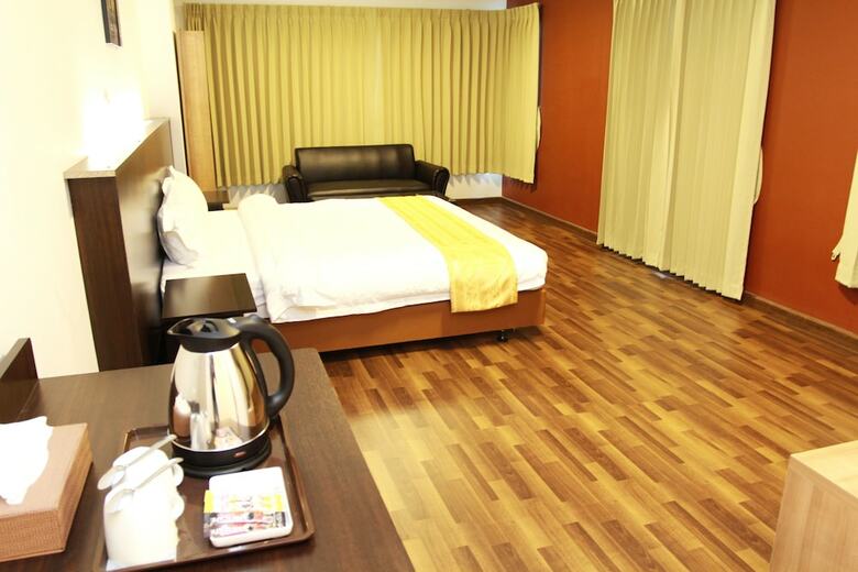 Hotel 101 Holiday Suite