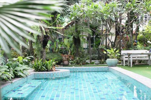 Serene Bangkok Bed And Breakfast