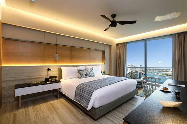 Hotel Renaissance Cancun Resort & Marina