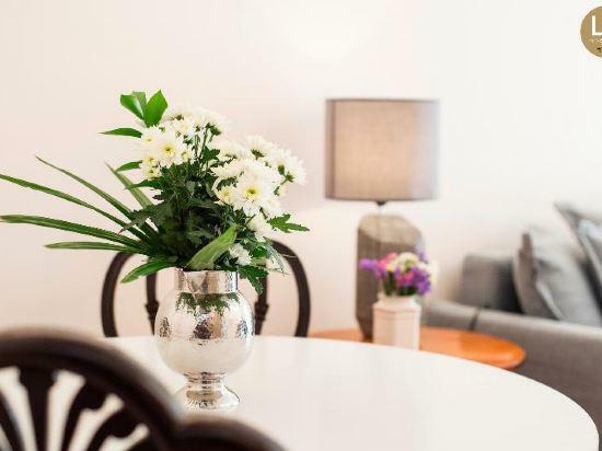 Lis Apartments