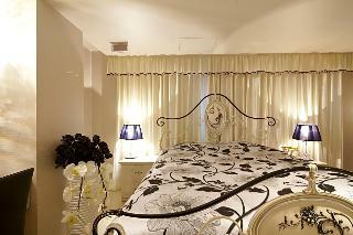 V Hotel Adults Only