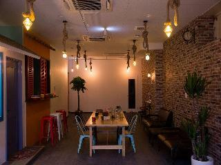 Hotel Hop Step Inn Hostel