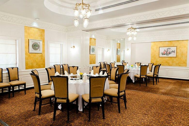 Hotel Royal Princess Larn Luang