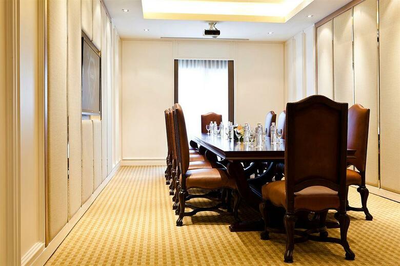 Hotel Royal Princess Larn Luang