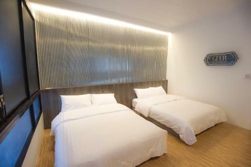 Glur Bangkok Hostel & Coffee Bar