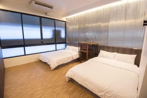 Glur Bangkok Hostel & Coffee Bar