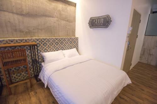 Glur Bangkok Hostel & Coffee Bar