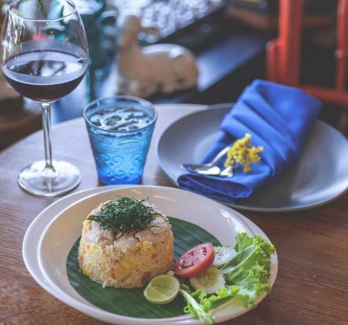 Glur Bangkok Hostel & Coffee Bar